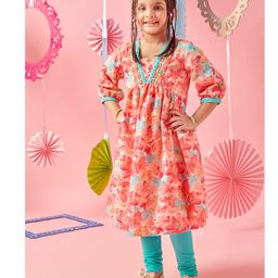 MASTARANG Cotton Chikankari Three Fourth Sleeves Floral Printed Kurta With Pant Set - Peach-image-12