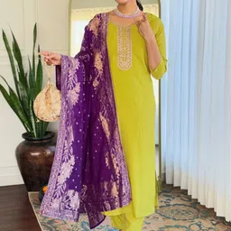 PARNAVI Women Floral Yoke Design Regular Sequinned Kurta with Trousers & With Dupatta-43