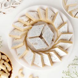 Delicious Kaju Katli (400 gm)-image-91