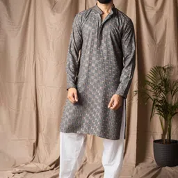 Rawayi Geometric Embroidered Thread Work Mandarin Collar Kurta-picture-11