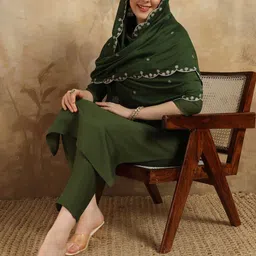 Divyadham Textiles Women Floral Embroidered Chanderi Silk Kurta with Trousers image 4