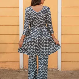GO BOUJEE Printed Tunic With Palazzo Co-Ords image 4