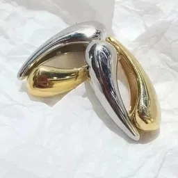 VAGHBHATT Dual-Tone Drop Earrings image 3
