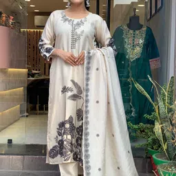 Growdamy Floral Printed Round Neck Straight Kurta With Trousers & Dupatta-image-97