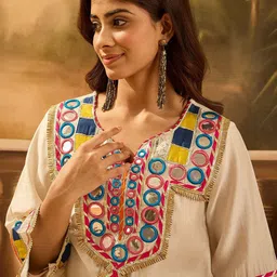 Sangria Floral Embroidered Round Neck Thread Work Straight Kurta With Trousers & Bag-image-61