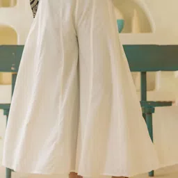 Juniper Women Relaxed Flared Mid-Rise Wide Leg Trousers-image-39
