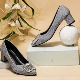 Dollphin Women Grey Heels-25