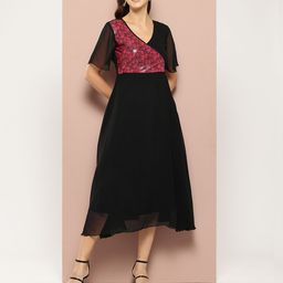 Qurvii Flared Sleeve Georgette A-Line Midi Dress-image-27