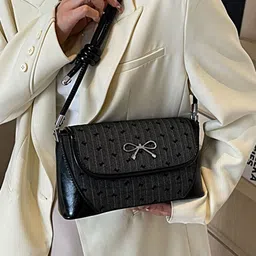 LULU & SKY Structured Handheld Bag with Fringed-picture-2