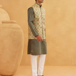 SOJANYA Men Regular Thread Work Kurta with Churidar image 4