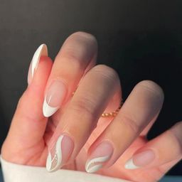 Vembley Women Set Of 24 Artificial Reusable Press on Nails With White & Silver Wave.-image-25
