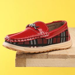 Cute Walk by Babyhug Slip On Checks Formal Shoes with Chain Link - Red-image-96