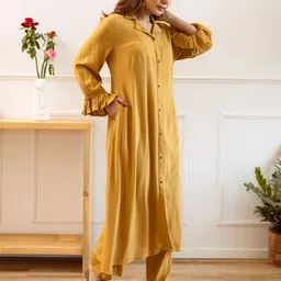 Ishin Women Regular Kurta with Trousers-picture-10