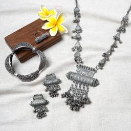 Teejh Nishra Silver Oxidised Jewellery Set-image-61
