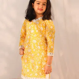 Vastramay Three Fourth Sleeves Floral Swirl Printed Kurta - Yellow-picture-15