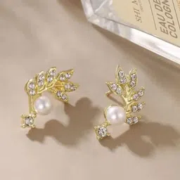 Estailo fashion Gold-Plated Pearls Minimal Leaf Shaped Studs-2