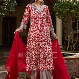 Shae by SASSAFRAS Floral Printed Pleated V-Neck Pure Cotton Kurta With Palazzos & Dupatta-29