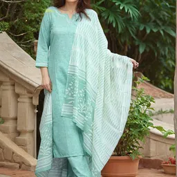 Aaghnya Women Solid Kurta with Trousers & Dupatta-picture-54