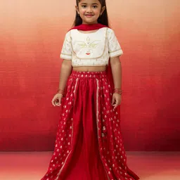 Vastramay Viscose Woven Navratri Theme Half Sleeves Zari Emboidered Lehenga Choli & Dupatta Set - White & Red-picture-10