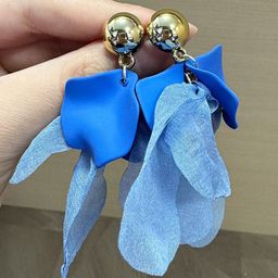 StyleCast x Revolte Leaf Shaped Drop Earrings-0