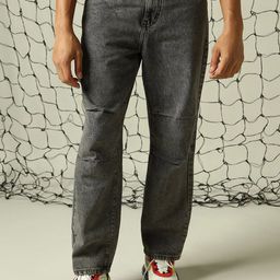 Hubberholme Men Relaxed Fit Mildly Distressed Cotton Jeans-image-96