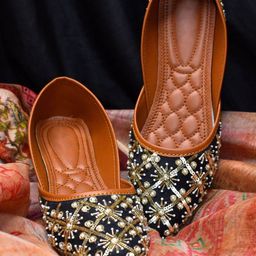 YASSIO Women Ethnic Pointed Toe Embellished Mojaris Flats-17