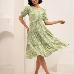 AASK Women Green Printed Crush Crepe Tiered Midi Length Dress-image-7