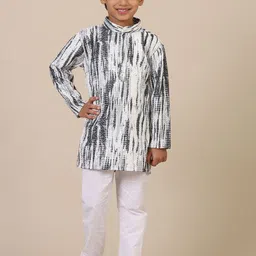 Stuffie Land Boys Abstract Embroidered Pure Cotton Straight Kurta With Pyjama-28