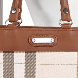 NORVE Printed Handheld Bag image 2