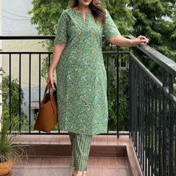 Janasya Paisley Printed Mandarin Collar Pure Cotton Kurta With Trousers-picture-32