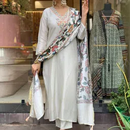 JAPNAAM Women Embroidered Regular Thread Work Chanderi Silk Kurta & Trousers & Dupatta-16