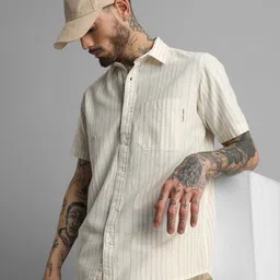 Klub Fox Men Slim Fit Spread Collar Vertical Striped Cotton Casual Shirt-picture-0