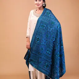 THE SHAWL STUDIO Block Stripe Embroidered Phulkari Dupatta image 5