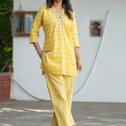 Kiana House Of Fashion Printed V Neck Pure Cotton Tunic With Trousers Co-Ords-image-70