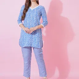 SANTOPERA DESIGNER Floral Printed V-Neck Top With Trousers-32