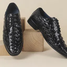 Mochi Men Textured Leather Lace-Up Formal Derbys-picture-10