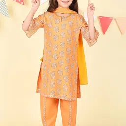 Fabindia Girls Floral Printed Thread Work Kurta Set With Dupatta-image-38