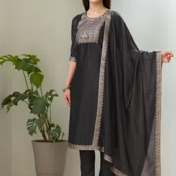 SZN Women Printed Regular Kurta & Trousers With Dupatta-picture-2