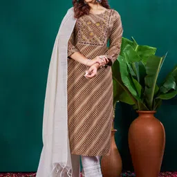 Aika Women Ethnic Motifs Printed Thread Work Regular Kurta Set-40