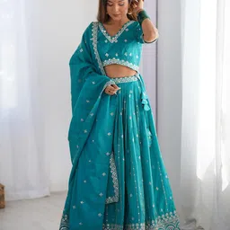 DIVASTRI Ethnic Motifs Embroidered Semi-Stitched Lehenga & Unstitched Blouse With Dupatta-picture-17