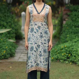 anayna Floral Printed V-Neck Straight Kurta With Trousers-picture-55