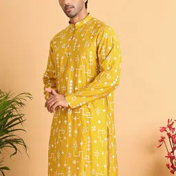 Jompers Men Floral Embroidered Sequinned Kurta-picture-36