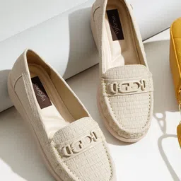 VALIOSAA Women Textured Loafers-40