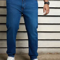 Freeform by High Star Men Straight Fit Slash Knee Light Fade Jeans-image-40