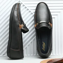 knoos Men Solid Horsebit Loafers-43
