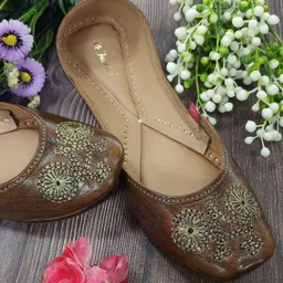 Fulkari Women Leather Ethnic - Embellished Mojaris Flats-picture-38