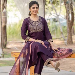 Twika Women Floral Embroidered Regular Kurta with Trousers & With Dupatta-15
