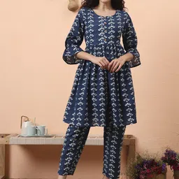 Yufta Women Floral Printed Pleated Cotton Maternity Kurta with Trousers Set-picture-9