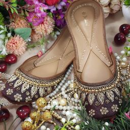 Fulkari Women Embellished Ethnic Mojaris Flats-picture-33
