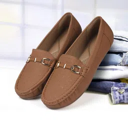 Mochi Women Textured Slip-On Sneakers-34